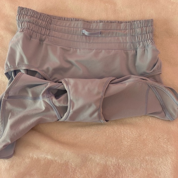 lululemon size 2 hotty hot high-rise lined short 4" - Picture 5 of 6